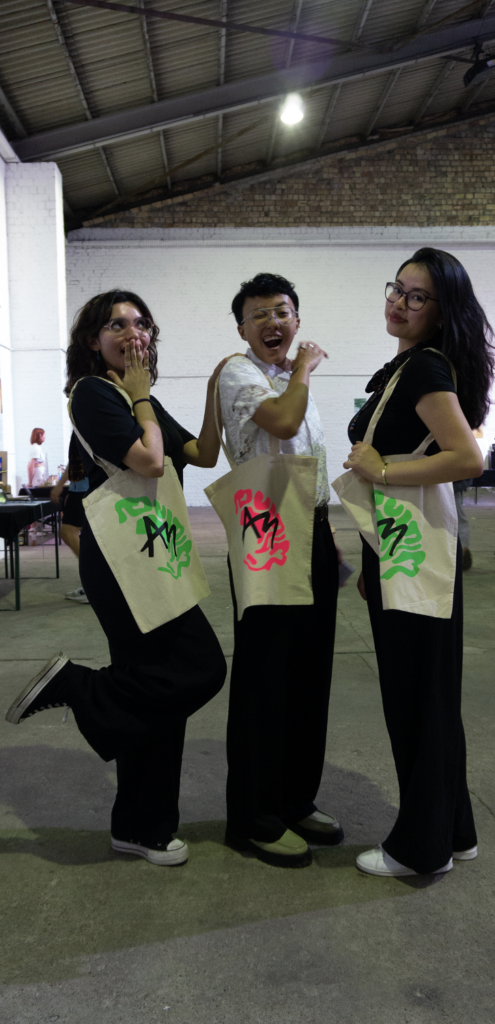 julia guerin analog minds spectator wearing tote bags